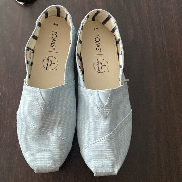 Shoes - TOMS